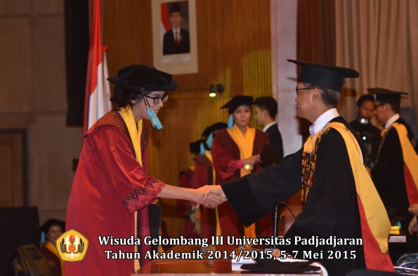 Wisuda Unpad Gel III TA 2014_2015  Fakultas Ilmu Budaya oleh Rektor 017