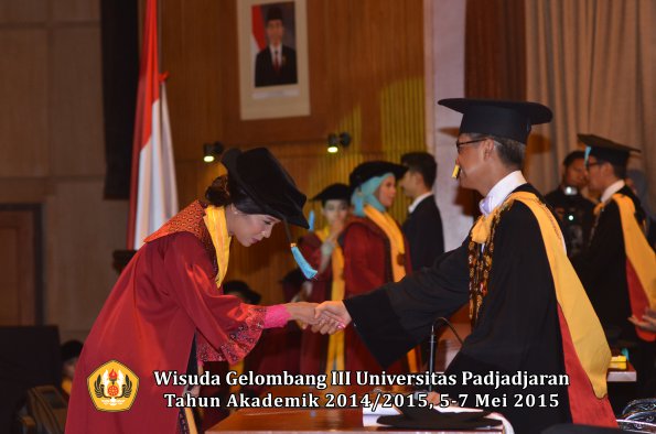 Wisuda Unpad Gel III TA 2014_2015  Fakultas Ilmu Budaya oleh Rektor 018