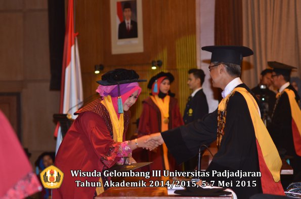 Wisuda Unpad Gel III TA 2014_2015  Fakultas Ilmu Budaya oleh Rektor 026
