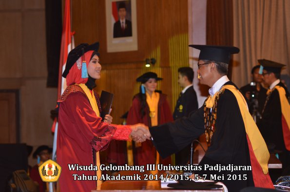 Wisuda Unpad Gel III TA 2014_2015  Fakultas Ilmu Budaya oleh Rektor 027
