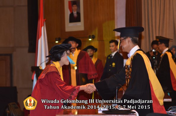 Wisuda Unpad Gel III TA 2014_2015  Fakultas Ilmu Budaya oleh Rektor 029