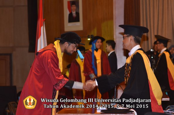 Wisuda Unpad Gel III TA 2014_2015  Fakultas Ilmu Budaya oleh Rektor 031