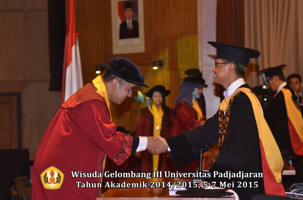 Wisuda Unpad Gel III TA 2014_2015  Fakultas Ilmu Budaya oleh Rektor 036