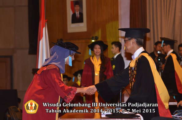 Wisuda Unpad Gel III TA 2014_2015  Fakultas Ilmu Budaya oleh Rektor 037