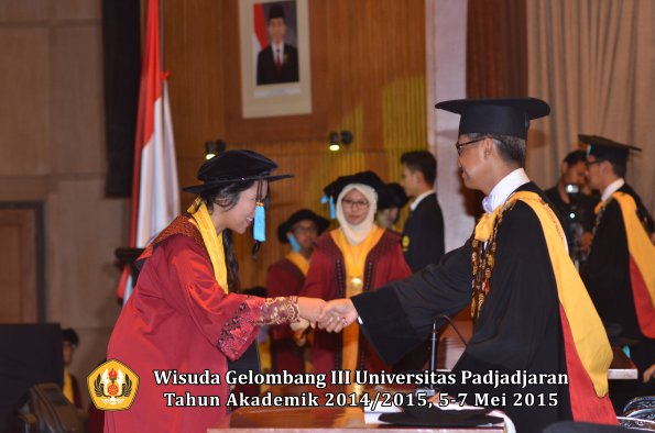 Wisuda Unpad Gel III TA 2014_2015  Fakultas Ilmu Budaya oleh Rektor 038