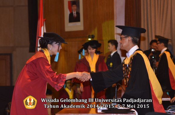 Wisuda Unpad Gel III TA 2014_2015  Fakultas Ilmu Budaya oleh Rektor 040