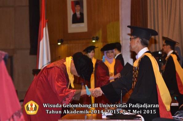 Wisuda Unpad Gel III TA 2014_2015  Fakultas Ilmu Budaya oleh Rektor 042