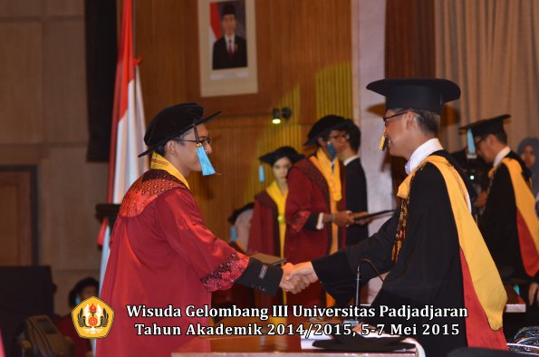 Wisuda Unpad Gel III TA 2014_2015  Fakultas Ilmu Budaya oleh Rektor 045
