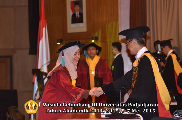 Wisuda Unpad Gel III TA 2014_2015  Fakultas Ilmu Budaya oleh Rektor 048