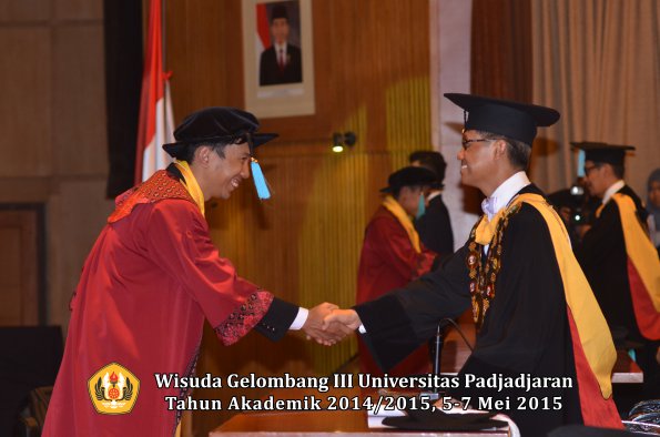 Wisuda Unpad Gel III TA 2014_2015  Fakultas Ilmu Budaya oleh Rektor 053