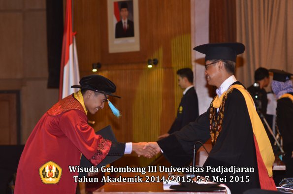 Wisuda Unpad Gel III TA 2014_2015  Fakultas Ilmu Budaya oleh Rektor 054
