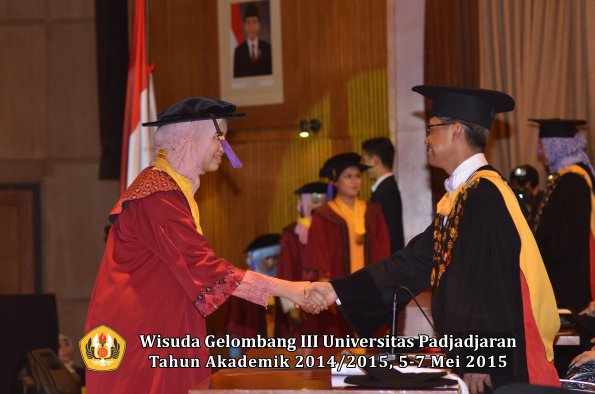 Wisuda Unpad Gel III TA 2014_2015  Fakultas Psikologi oleh Rektor  005