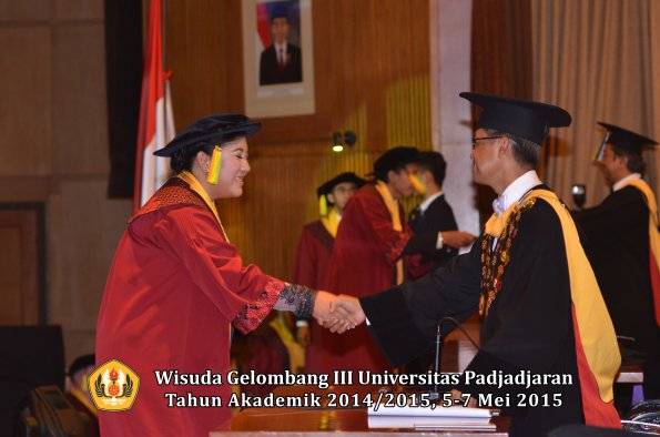 Wisuda Unpad Gel III TA 2014_2015  Fakultas Ilmu Komunikasi oleh Rektor  002