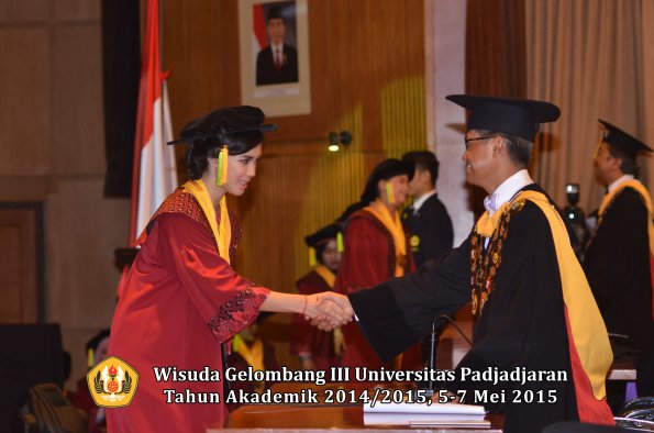Wisuda Unpad Gel III TA 2014_2015  Fakultas Ilmu Komunikasi oleh Rektor  013