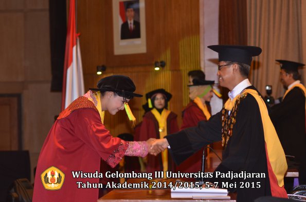 Wisuda Unpad Gel III TA 2014_2015  Fakultas Ilmu Komunikasi oleh Rektor  014