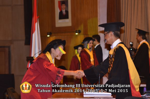 Wisuda Unpad Gel III TA 2014_2015  Fakultas Ilmu Komunikasi oleh Rektor  020