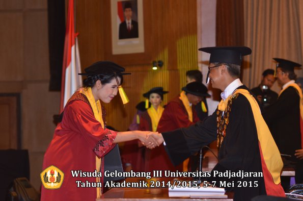Wisuda Unpad Gel III TA 2014_2015  Fakultas Ilmu Komunikasi oleh Rektor  022