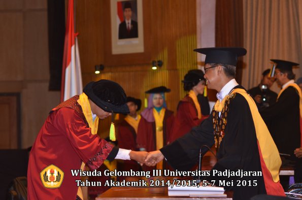 Wisuda Unpad Gel III TA 2014_2015  Fakultas Ilmu Komunikasi oleh Rektor  023