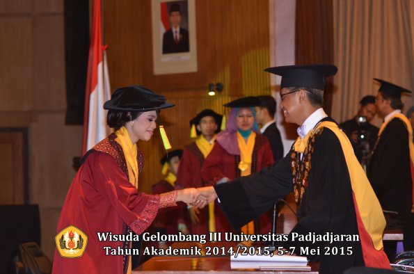 Wisuda Unpad Gel III TA 2014_2015  Fakultas Ilmu Komunikasi oleh Rektor  024
