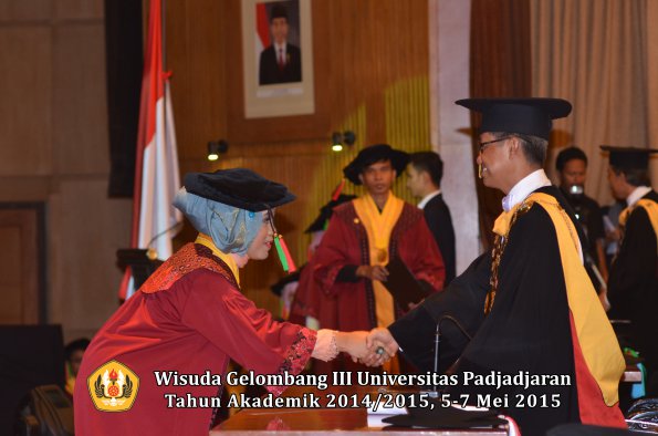 Wisuda Unpad Gel III TA 2014_2015  Fakultas TIP oleh Rektor  003