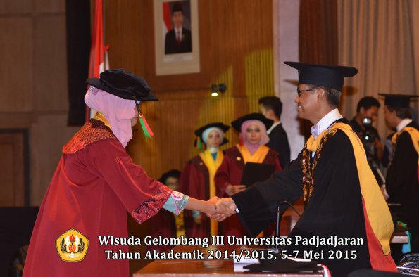 Wisuda Unpad Gel III TA 2014_2015  Fakultas TIP oleh Rektor  006