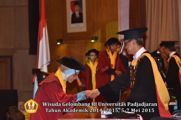 Wisuda Unpad Gel III TA 2014_2015  Fakultas TIP oleh Rektor  008