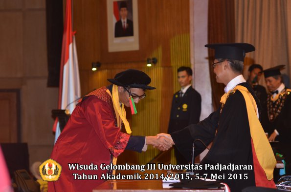 Wisuda Unpad Gel III TA 2014_2015  Fakultas TIP oleh Rektor  010