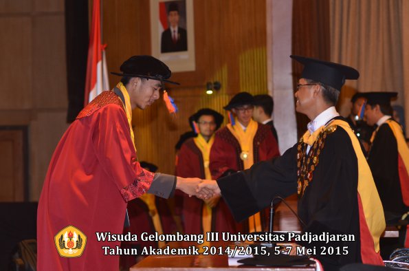 Wisuda Unpad Gel III TA 2014_2015  Fakultas Teknik Geologi oleh Rektor 001