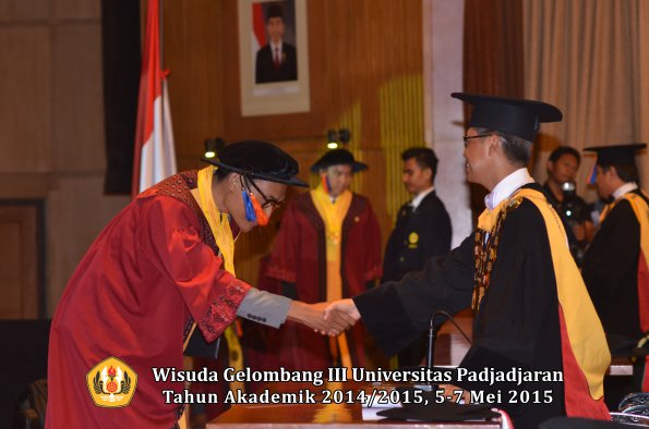 Wisuda Unpad Gel III TA 2014_2015  Fakultas Teknik Geologi oleh Rektor 004