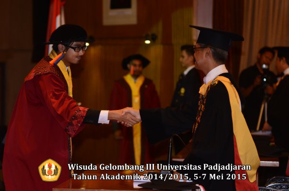 Wisuda Unpad Gel III TA 2014_2015  Fakultas Teknik Geologi oleh Rektor 006