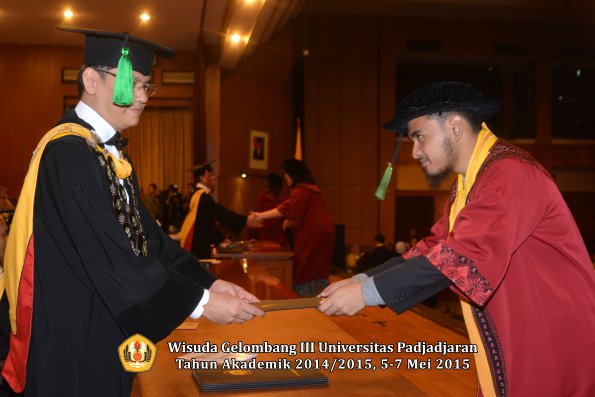 Wisuda Unpad Gel III TA 2014_2015  Fakultas Kedokteran oleh Dekan 081