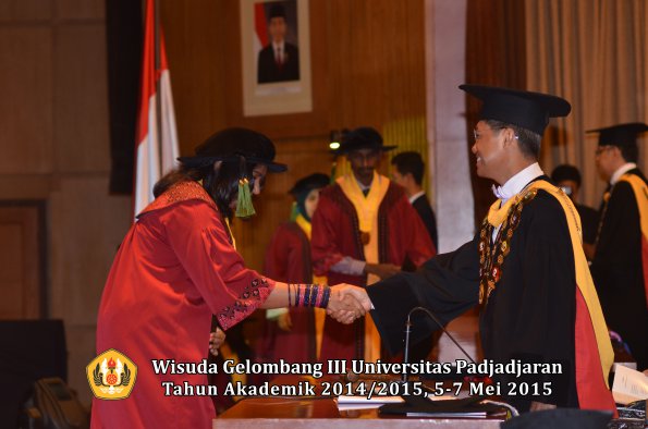 Wisuda Unpad Gel III TA 2014_2015  Fakultas Kedokteran oleh Rektor 003