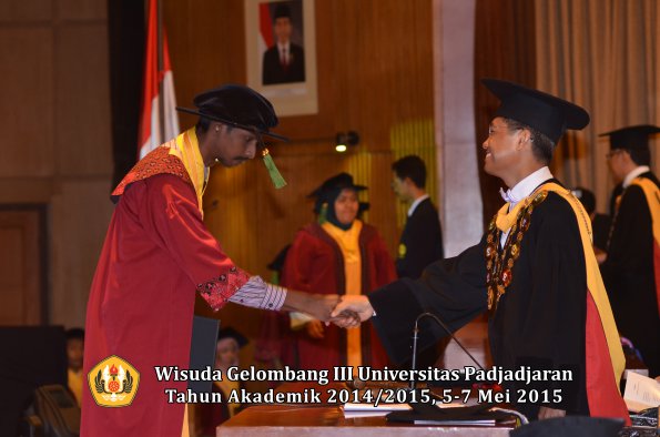 Wisuda Unpad Gel III TA 2014_2015  Fakultas Kedokteran oleh Rektor 004