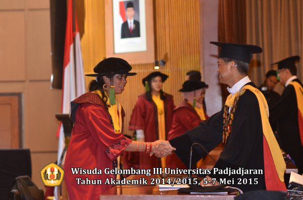 Wisuda Unpad Gel III TA 2014_2015  Fakultas Kedokteran oleh Rektor 014