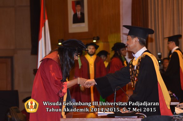 Wisuda Unpad Gel III TA 2014_2015  Fakultas Kedokteran oleh Rektor 055