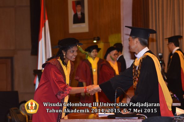 Wisuda Unpad Gel III TA 2014_2015  Fakultas Kedokteran oleh Rektor 060