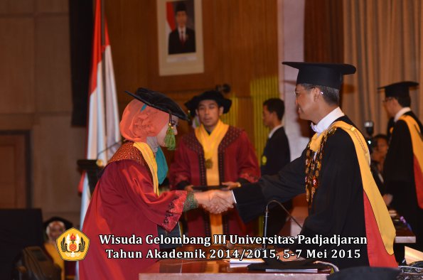 Wisuda Unpad Gel III TA 2014_2015  Fakultas Kedokteran oleh Rektor 070