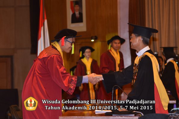 Wisuda Unpad Gel III TA 2014_2015 Fakultas Mipa oleh Rektor 017