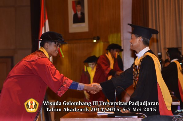 Wisuda Unpad Gel III TA 2014_2015 Fakultas Mipa oleh Rektor 020