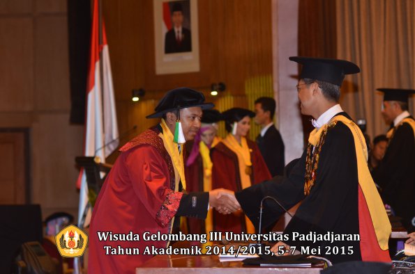 Wisuda Unpad Gel III TA 2014_2015 Fakultas Pertanian oleh Rektor 005