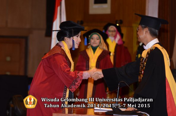 Wisuda Unpad Gel III TA 2014_2015 Fakultas ISIP oleh Rektor  002