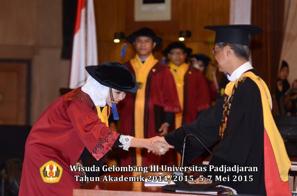 Wisuda Unpad Gel III TA 2014_2015 Fakultas ISIP oleh Rektor  006