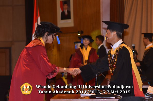 Wisuda Unpad Gel III TA 2014_2015 Fakultas ISIP oleh Rektor  010