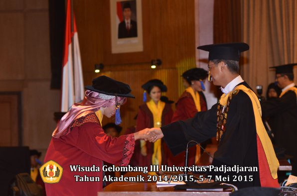 Wisuda Unpad Gel III TA 2014_2015 Fakultas ISIP oleh Rektor  016