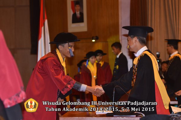 Wisuda Unpad Gel III TA 2014_2015 Fakultas ISIP oleh Rektor  029