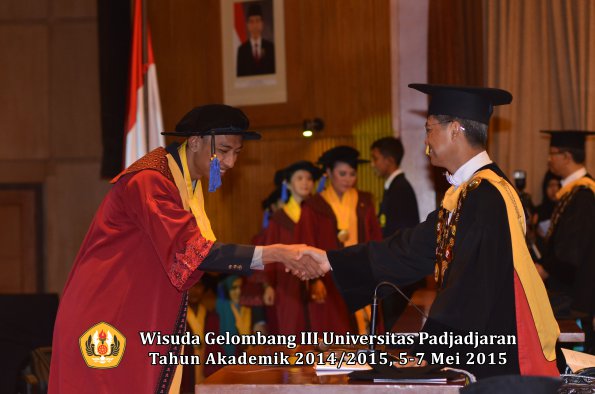 Wisuda Unpad Gel III TA 2014_2015 Fakultas ISIP oleh Rektor  034