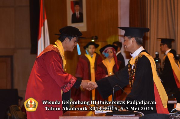 Wisuda Unpad Gel III TA 2014_2015  Fakultas Ilmu Budaya oleh Rektor 014