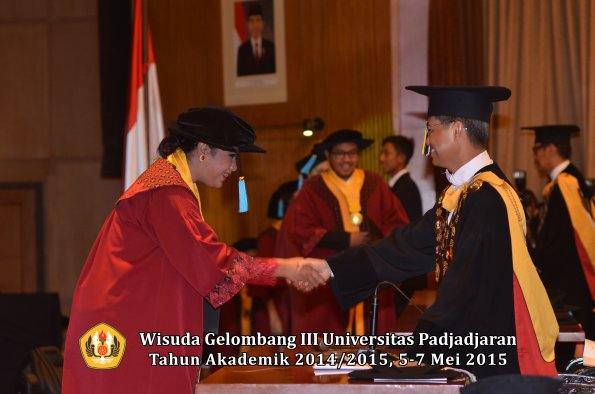 Wisuda Unpad Gel III TA 2014_2015  Fakultas Ilmu Budaya oleh Rektor 020
