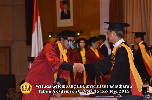Wisuda Unpad Gel III TA 2014_2015  Fakultas Ilmu Budaya oleh Rektor 021