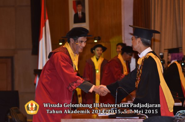 Wisuda Unpad Gel III TA 2014_2015  Fakultas Peternakan oleh Rektor  012